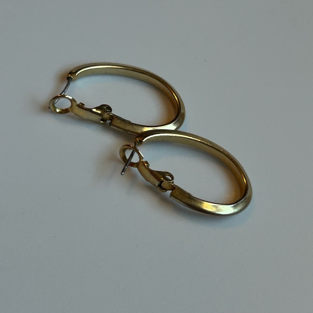 Vintage Gold Tone Oval Hoop Earrings Classic Vintage Hoops Gold Hoops Minimalist - Picture 11 of 13